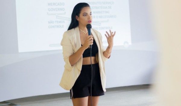Aluna da UPE Caruaru organiza evento no município de Palmares sobre Marketing de Influenciadores